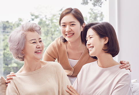 가족이 함께 모여 있는 모습